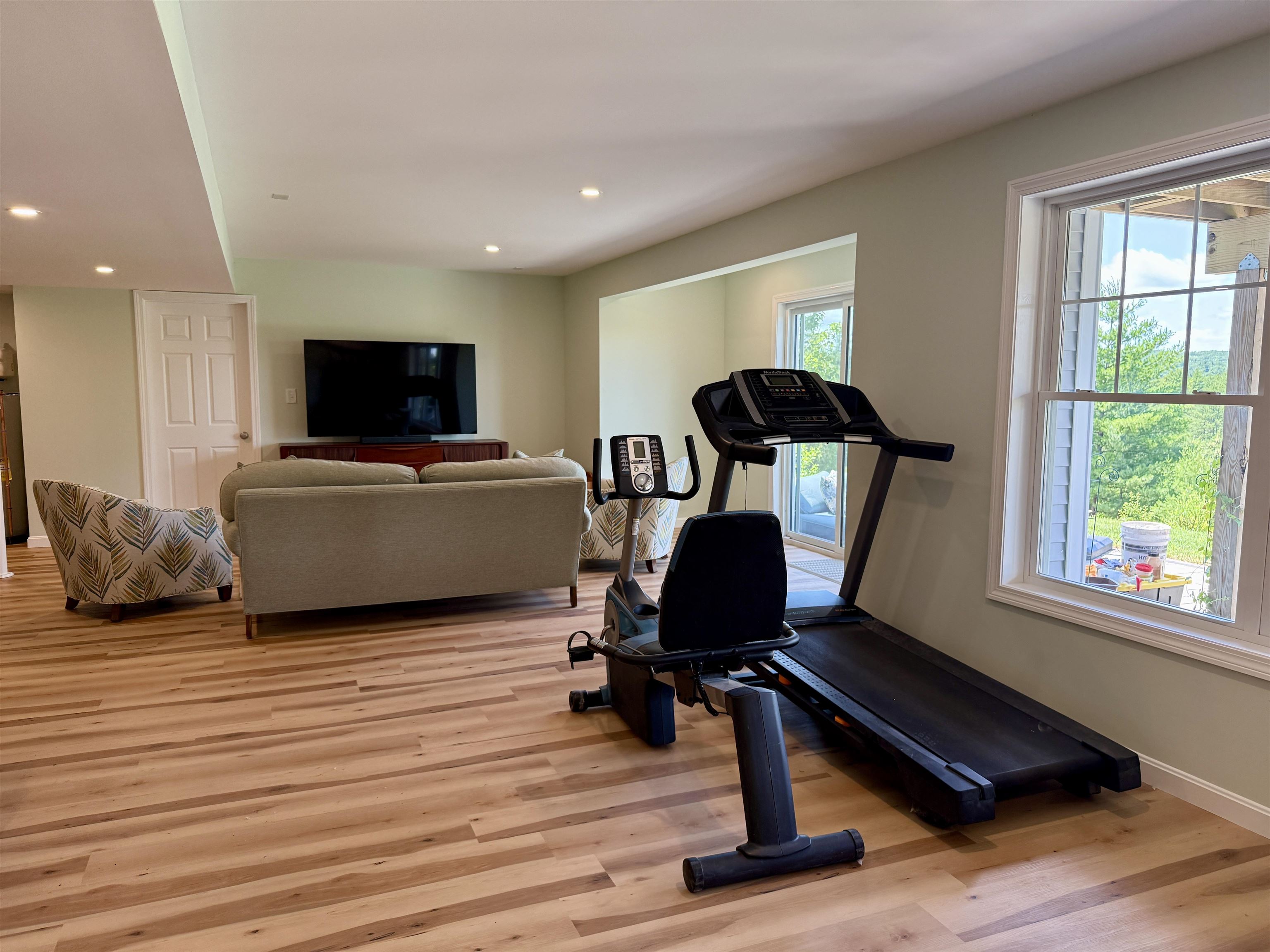 Manchester, New Hampshire 03104, United States, 4 Bedrooms Bedrooms, ,3 BathroomsBathrooms,Residential,Active,165433