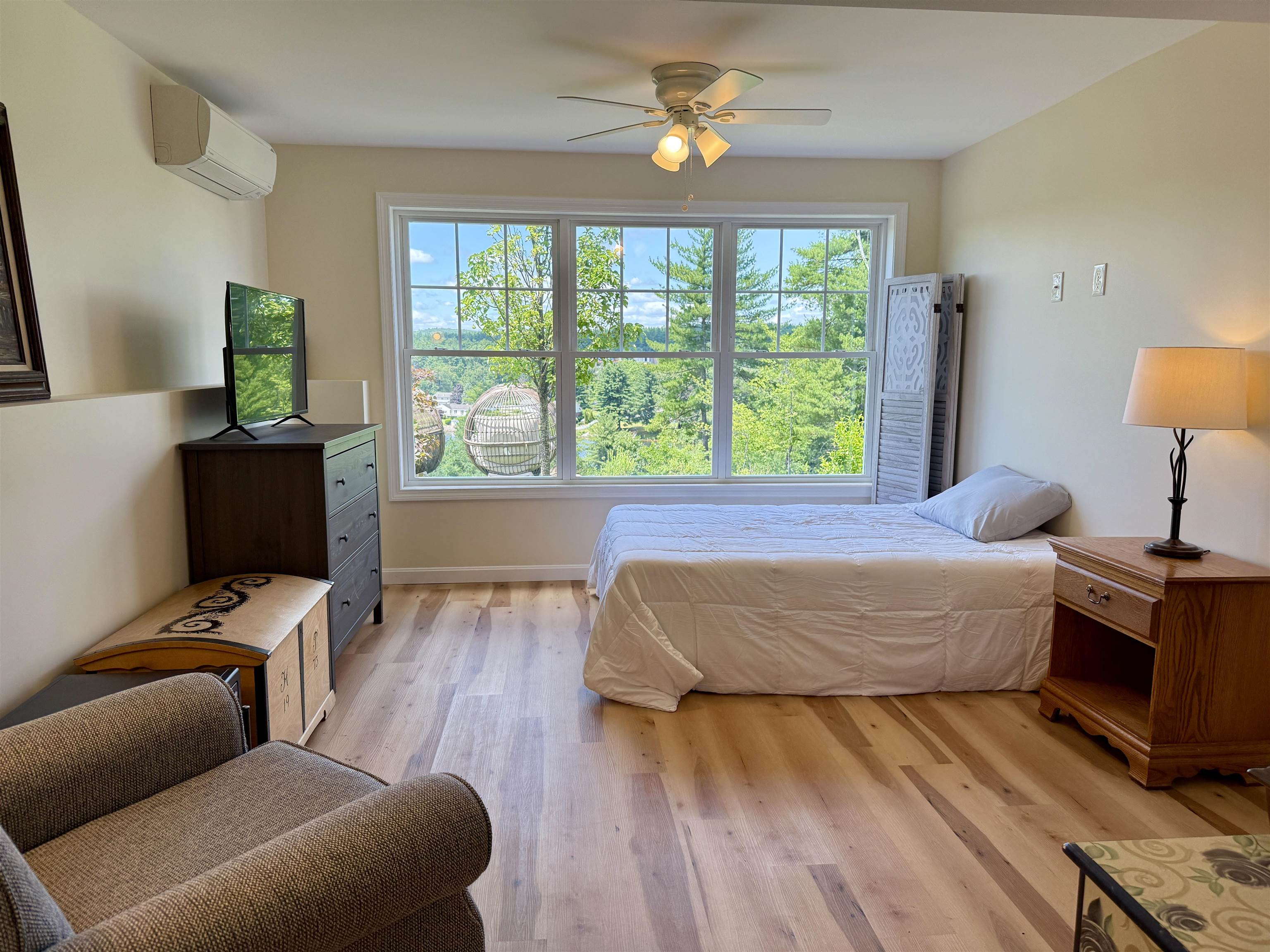 Manchester, New Hampshire 03104, United States, 4 Bedrooms Bedrooms, ,3 BathroomsBathrooms,Residential,Active,165433