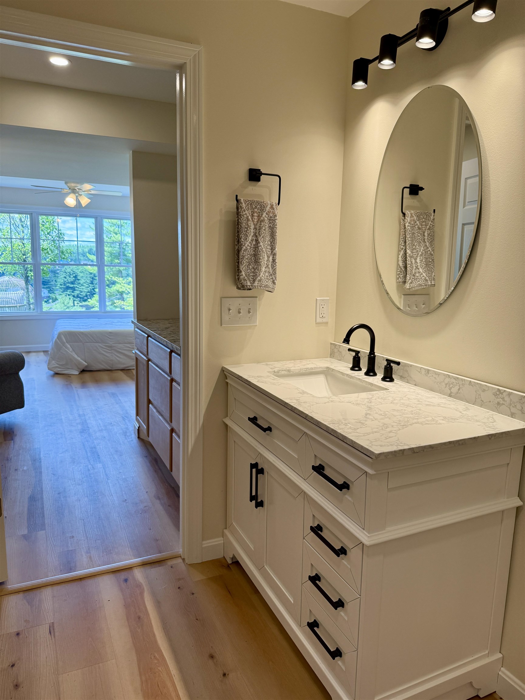 Manchester, New Hampshire 03104, United States, 4 Bedrooms Bedrooms, ,3 BathroomsBathrooms,Residential,Active,165433