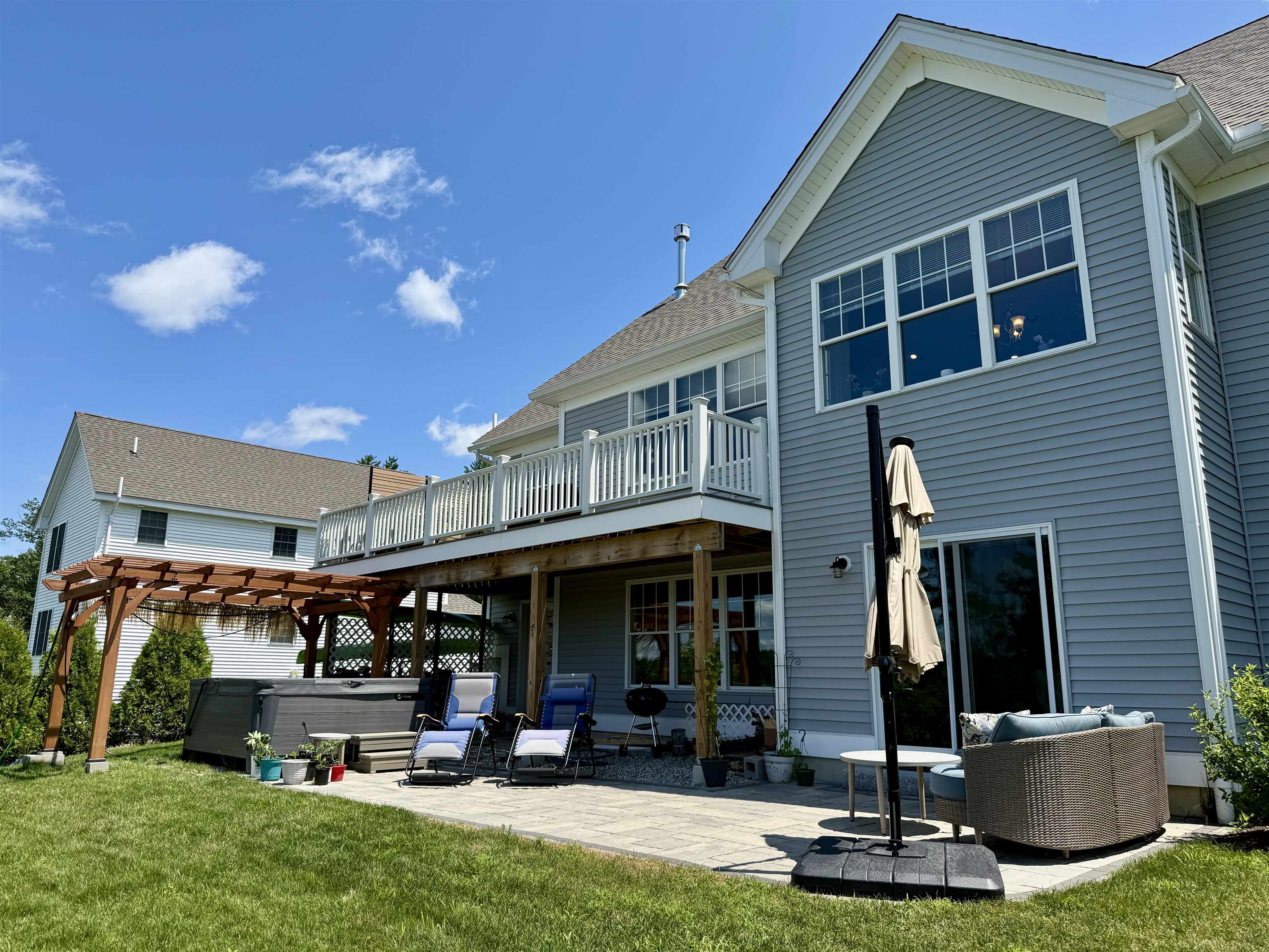 Manchester, New Hampshire 03104, United States, 4 Bedrooms Bedrooms, ,3 BathroomsBathrooms,Residential,Active,165433