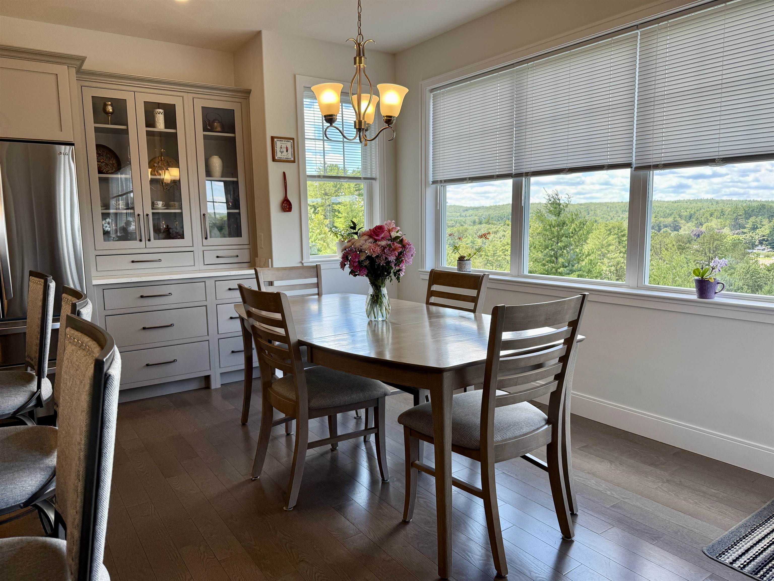 Manchester, New Hampshire 03104, United States, 4 Bedrooms Bedrooms, ,3 BathroomsBathrooms,Residential,Active,165433