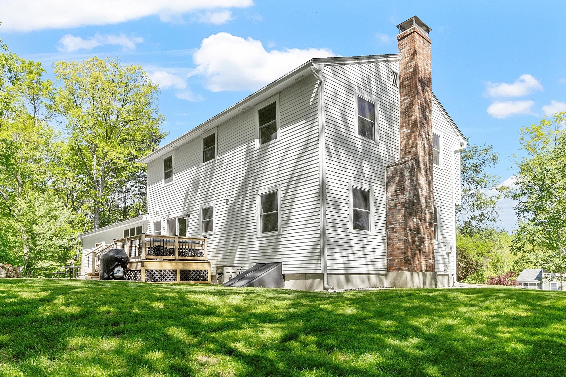 11 Woodhenge Circle