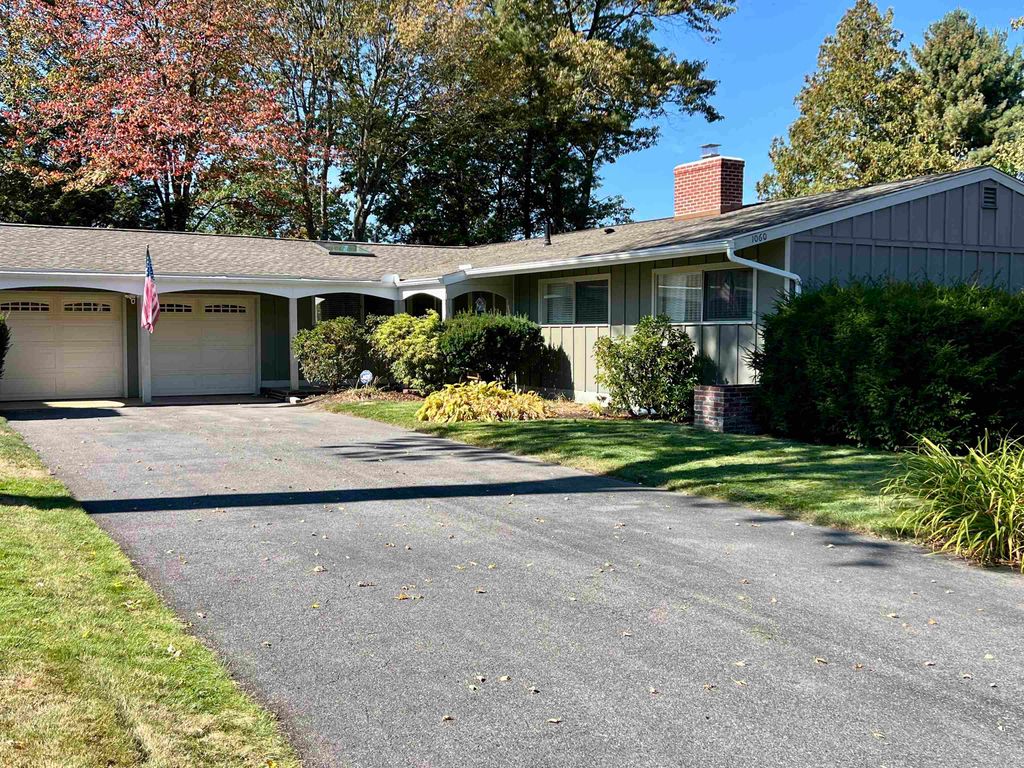 Photo of 1060 RAY Street, Manchester, NH 03104 (MLS # 5064641)