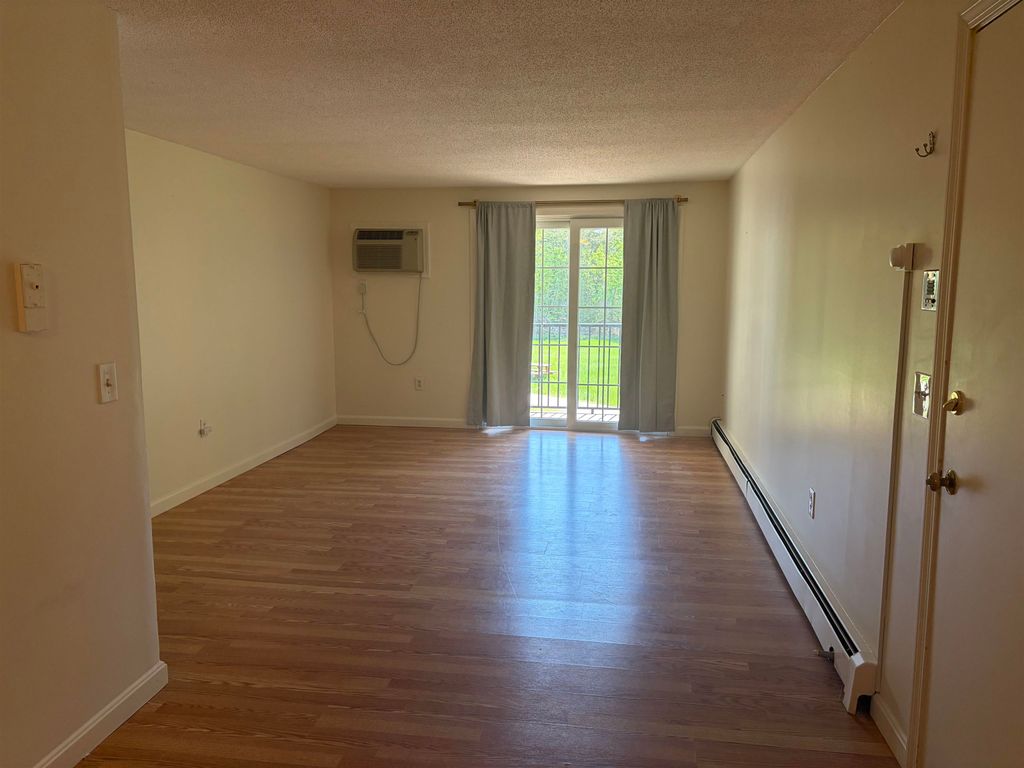 Photo of 1007 White Cedar Boulevard, Portsmouth, NH 03801 (MLS # 5089791)