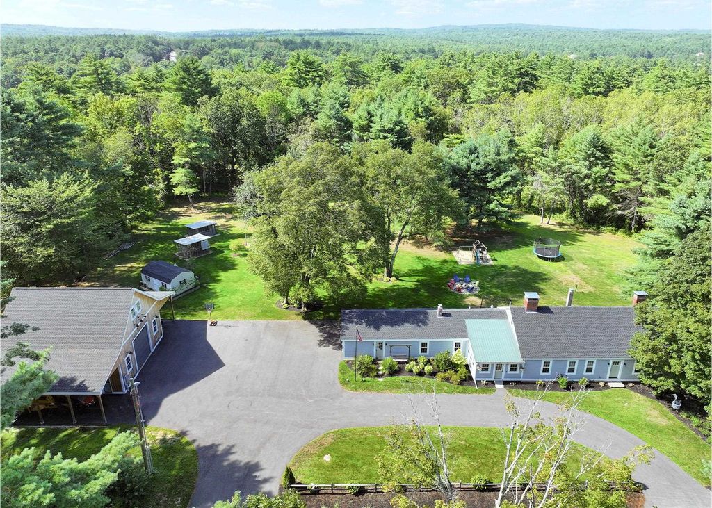 Photo of 24 Deerfield Road, Allenstown, NH 03275 (MLS # 5059531)