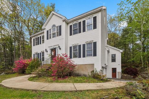 39 Windsor Boulevard Londonderry NH 03053