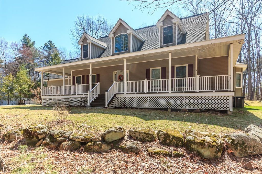 Photo of 28 Fairway Drive, Merrimack, NH 03054 (MLS # 5083372)