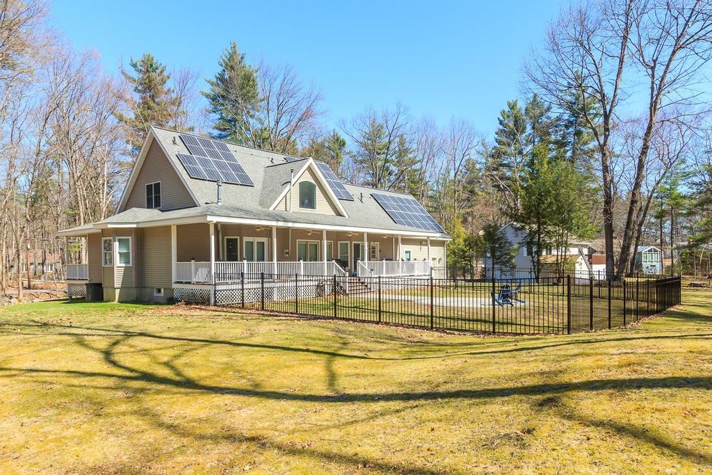 Photo of 28 Fairway Drive, Merrimack, NH 03054 (MLS # 5083372)