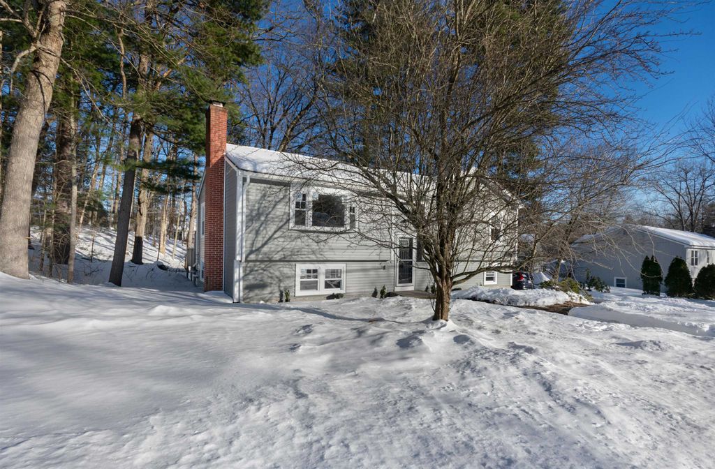 Photo of 64 Mckenna Drive, Nashua, NH 03102 (MLS # 5076098)