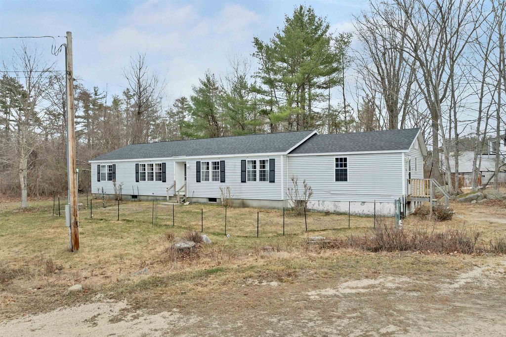 Photo of 9 Hemlock Drive, Wolfeboro, NH 03894 (MLS # 5082831)
