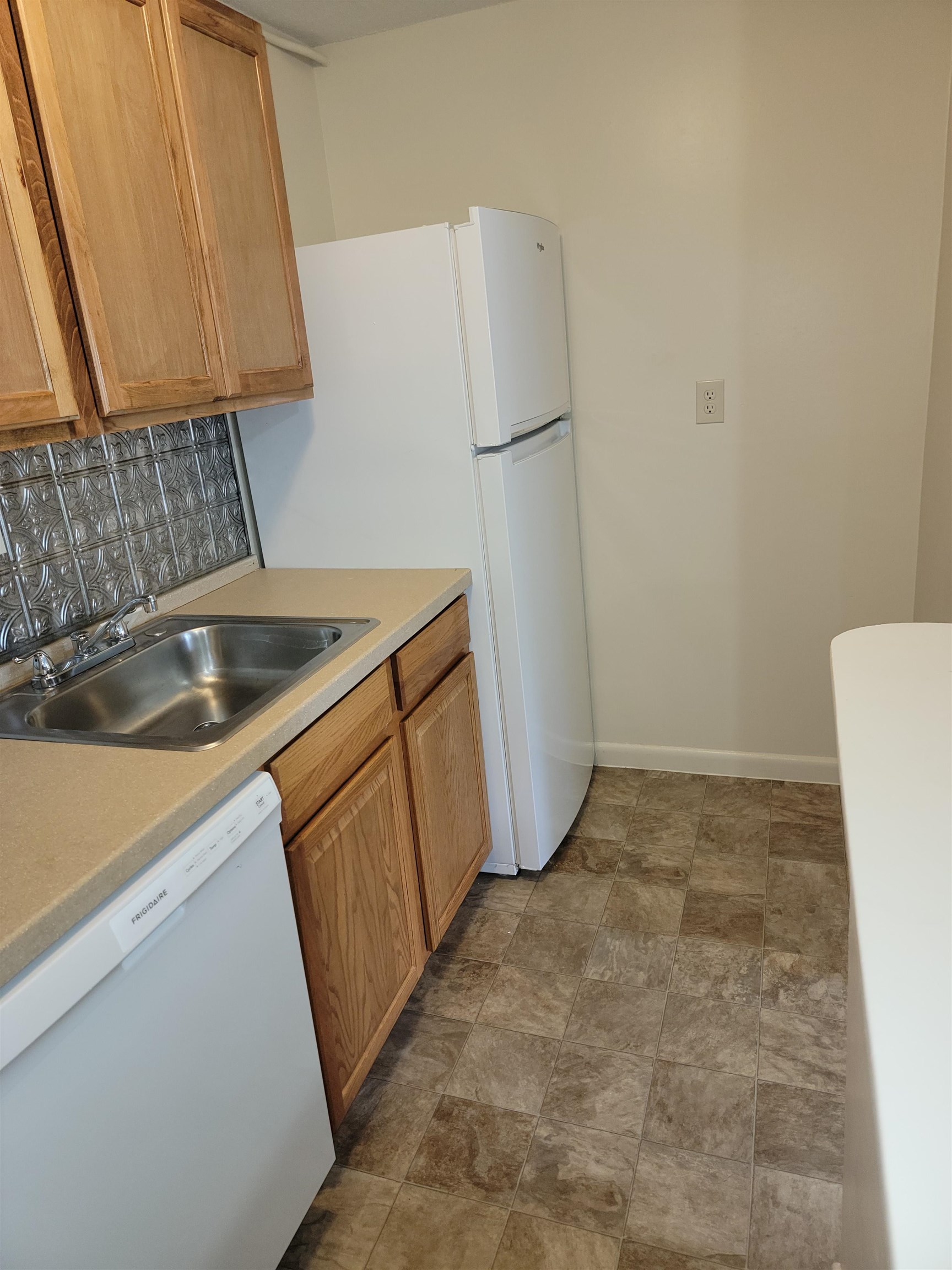 173 Loudon Road 411