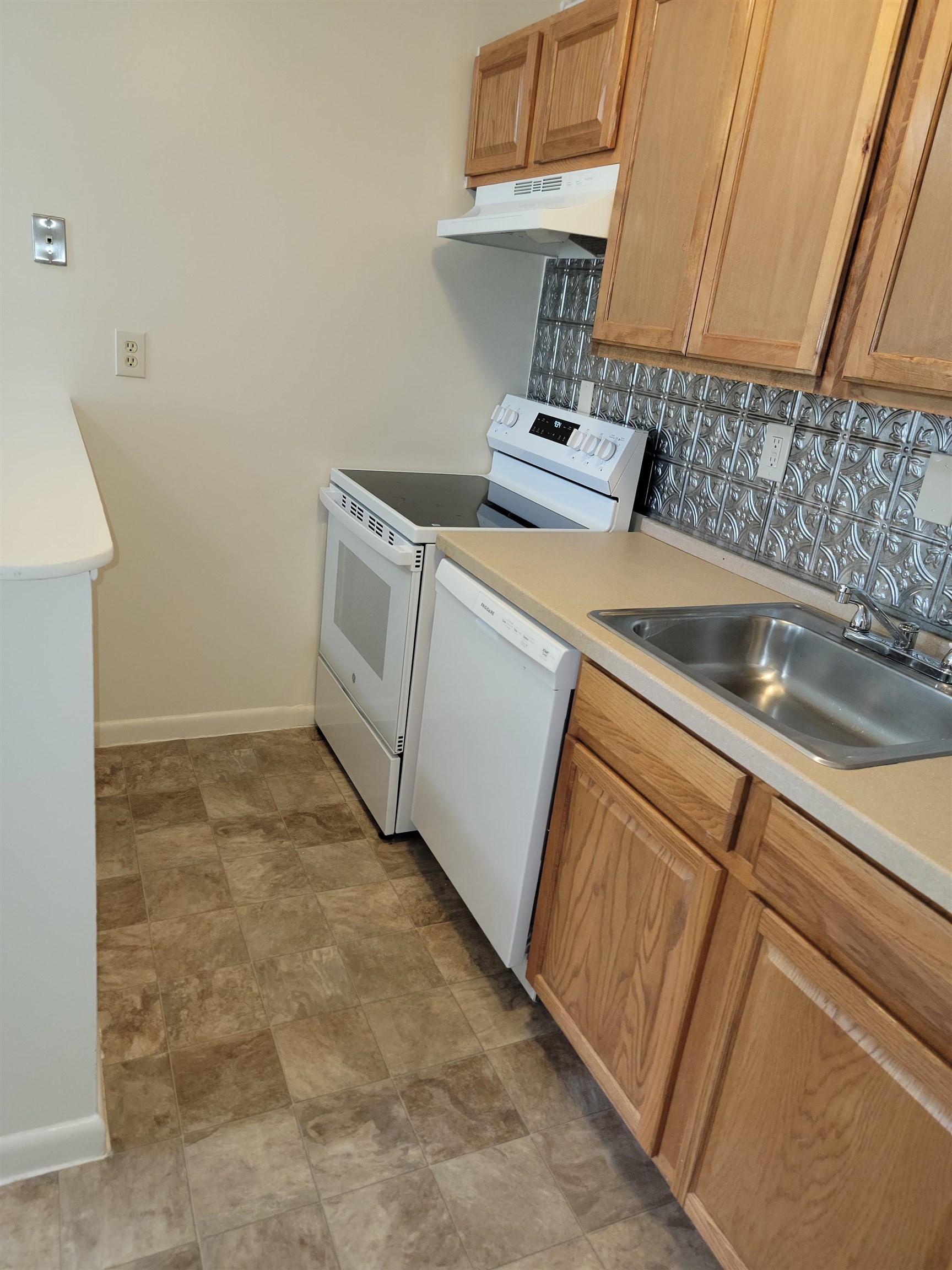 173 Loudon Road 411