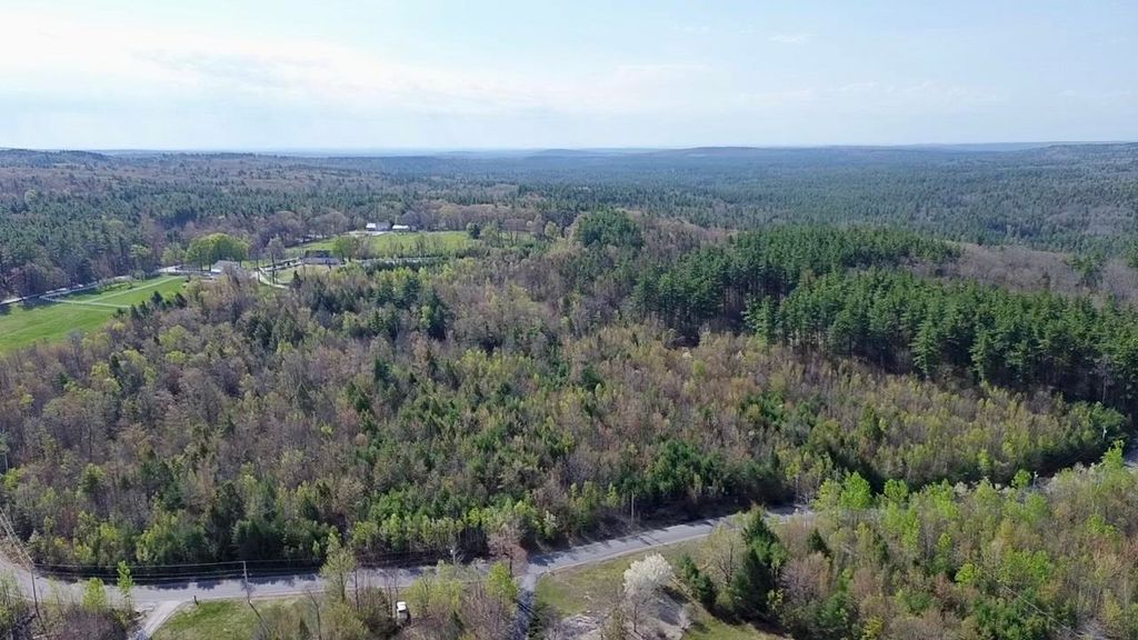 Photo of 3 Ledgewood Road, Wilton, NH 03086 (MLS # 5087411)