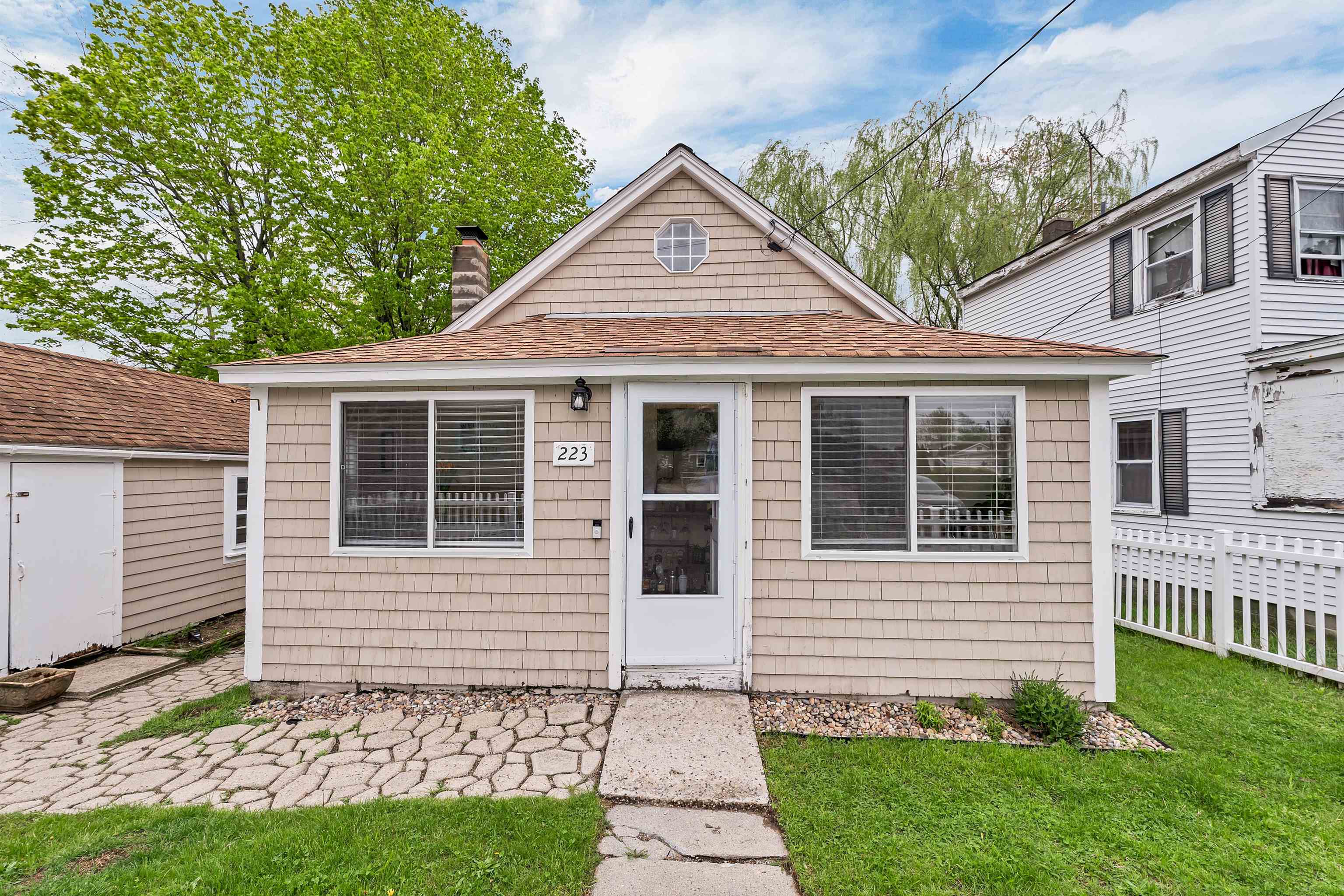 223 W Shore Avenue