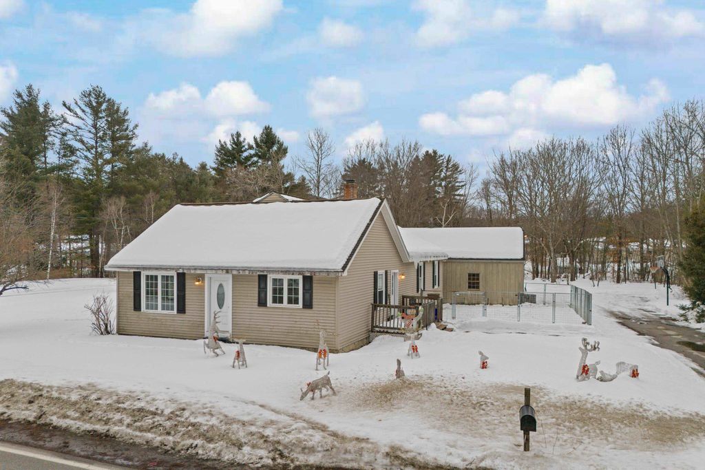 Photo of 129 New Boston Road, Goffstown, NH 03045 (MLS # 5077545)