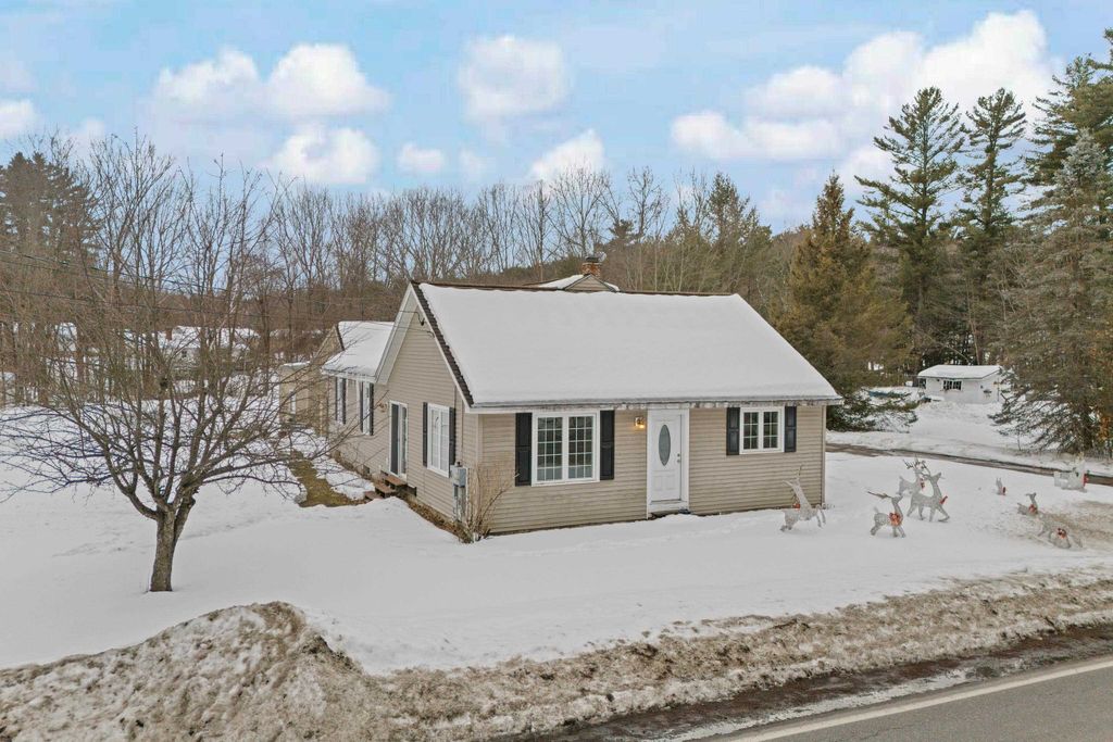 Photo of 129 New Boston Road, Goffstown, NH 03045 (MLS # 5077545)