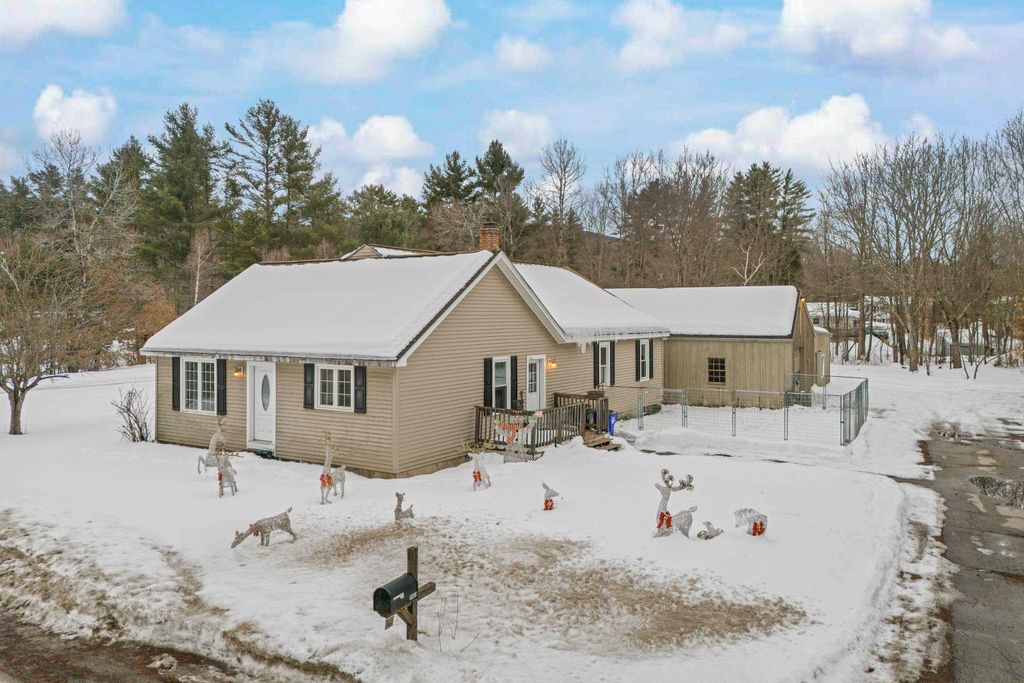 Photo of 129 New Boston Road, Goffstown, NH 03045 (MLS # 5077545)