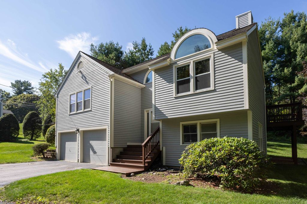 Photo of 319 Fox Run Road, Hudson, NH 03051 (MLS # 5062090)