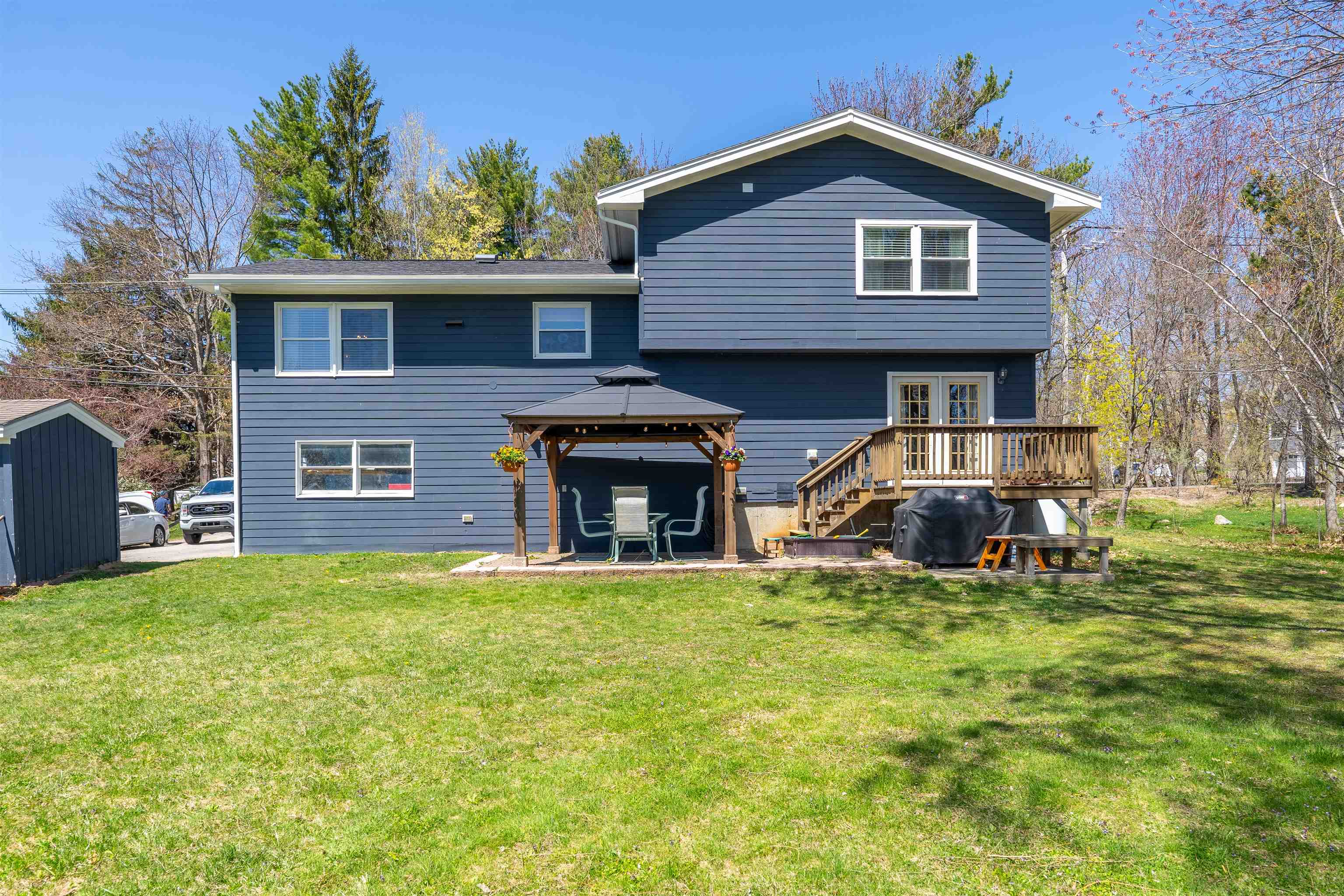 12 Forest Road