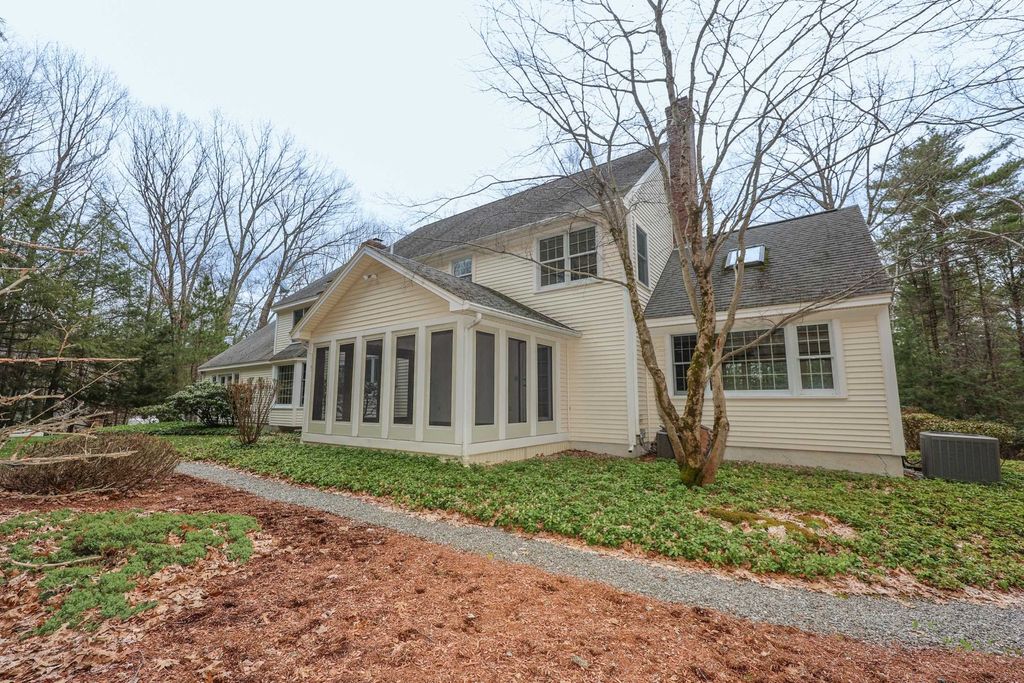 Photo of 6 Hawk Drive, Bedford, NH 03110 (MLS # 5083960)