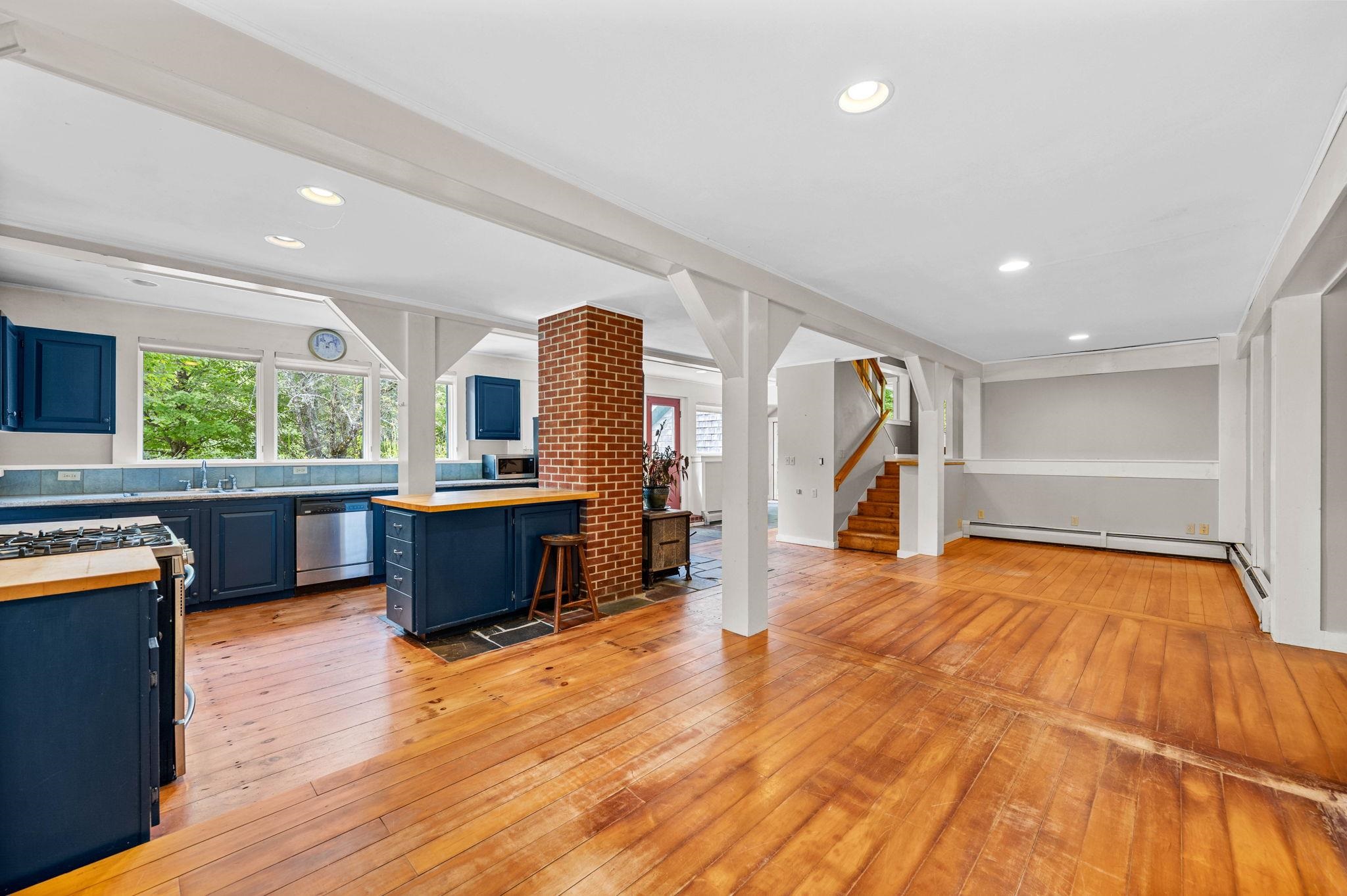 Elmore, Vermont 05661, United States, 4 Bedrooms Bedrooms, ,2 BathroomsBathrooms,Residential,Active,201994