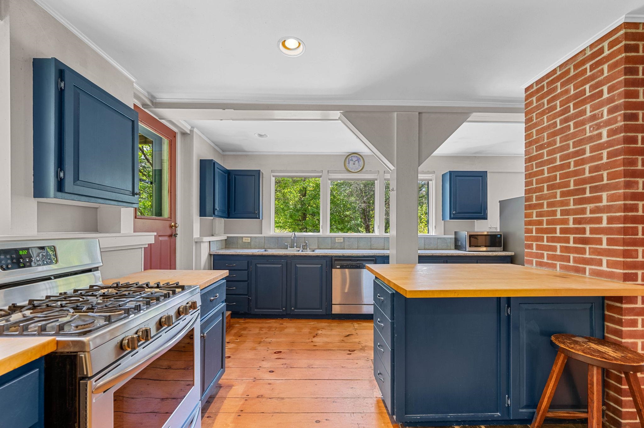 Elmore, Vermont 05661, United States, 4 Bedrooms Bedrooms, ,2 BathroomsBathrooms,Residential,Active,201994