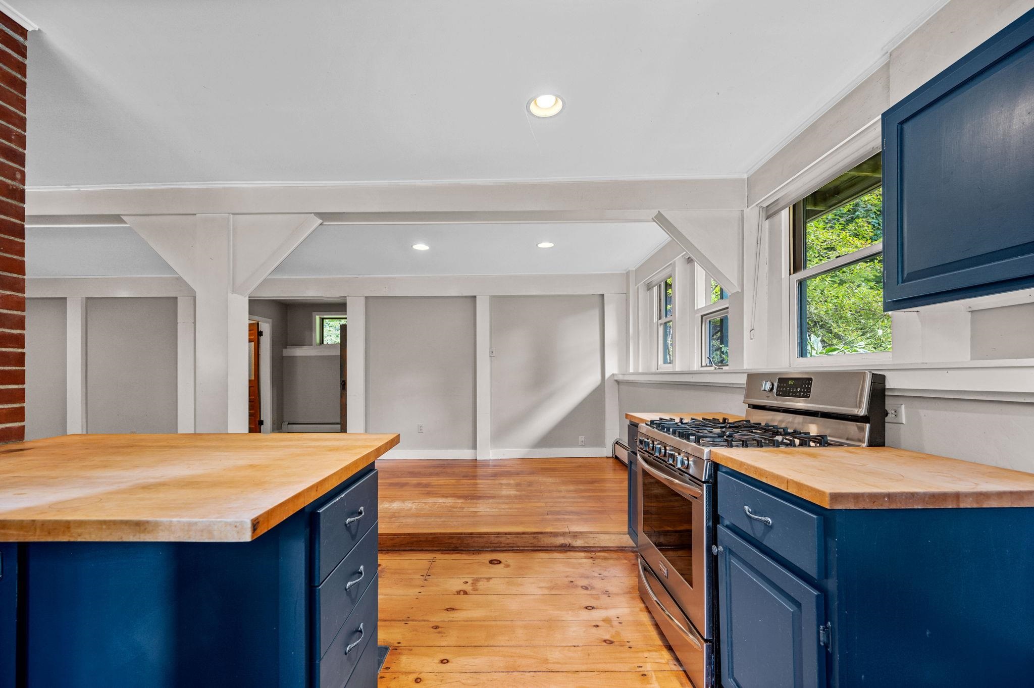 Elmore, Vermont 05661, United States, 4 Bedrooms Bedrooms, ,2 BathroomsBathrooms,Residential,Active,201994