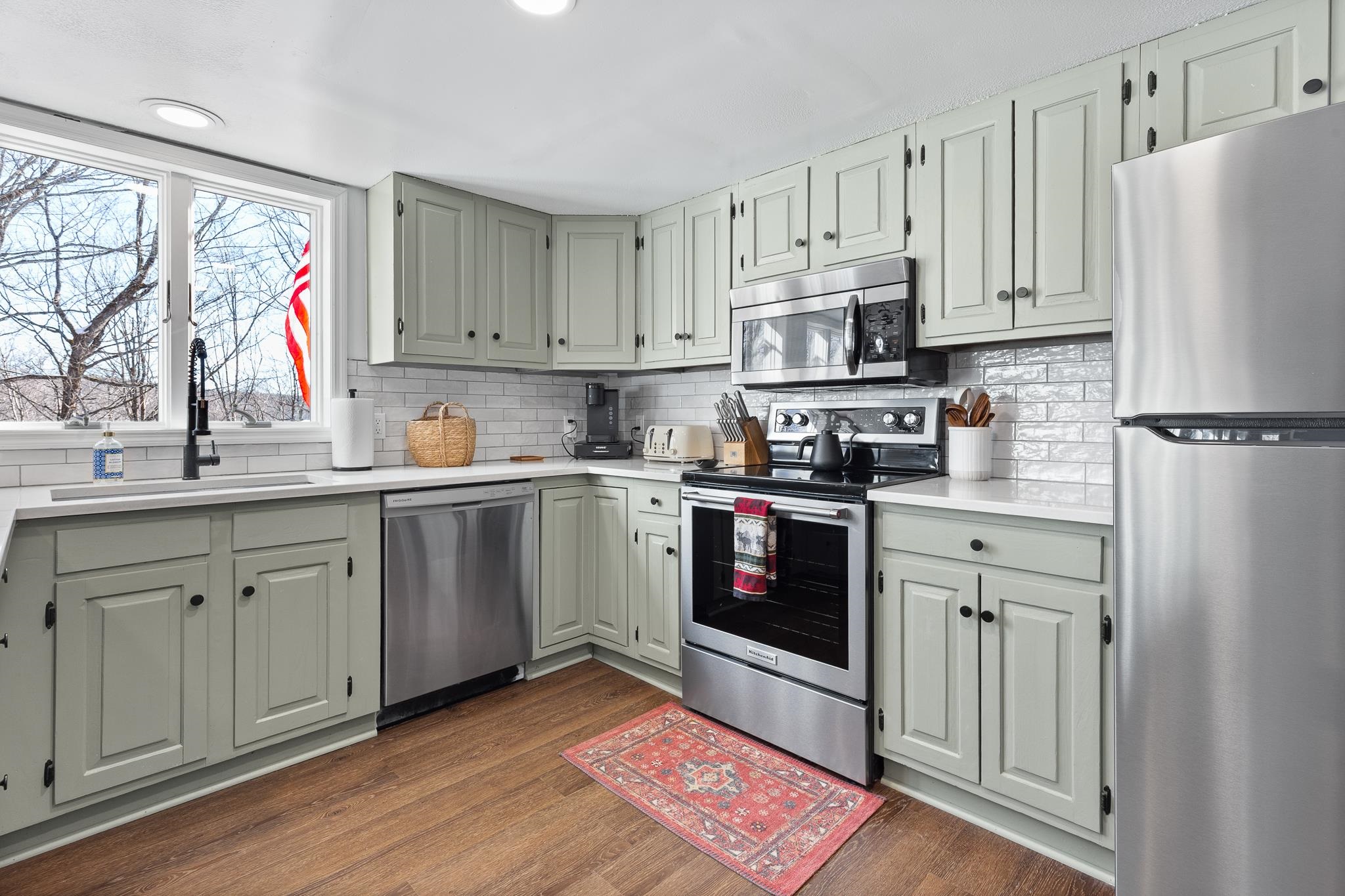 1990 East Mountain Road