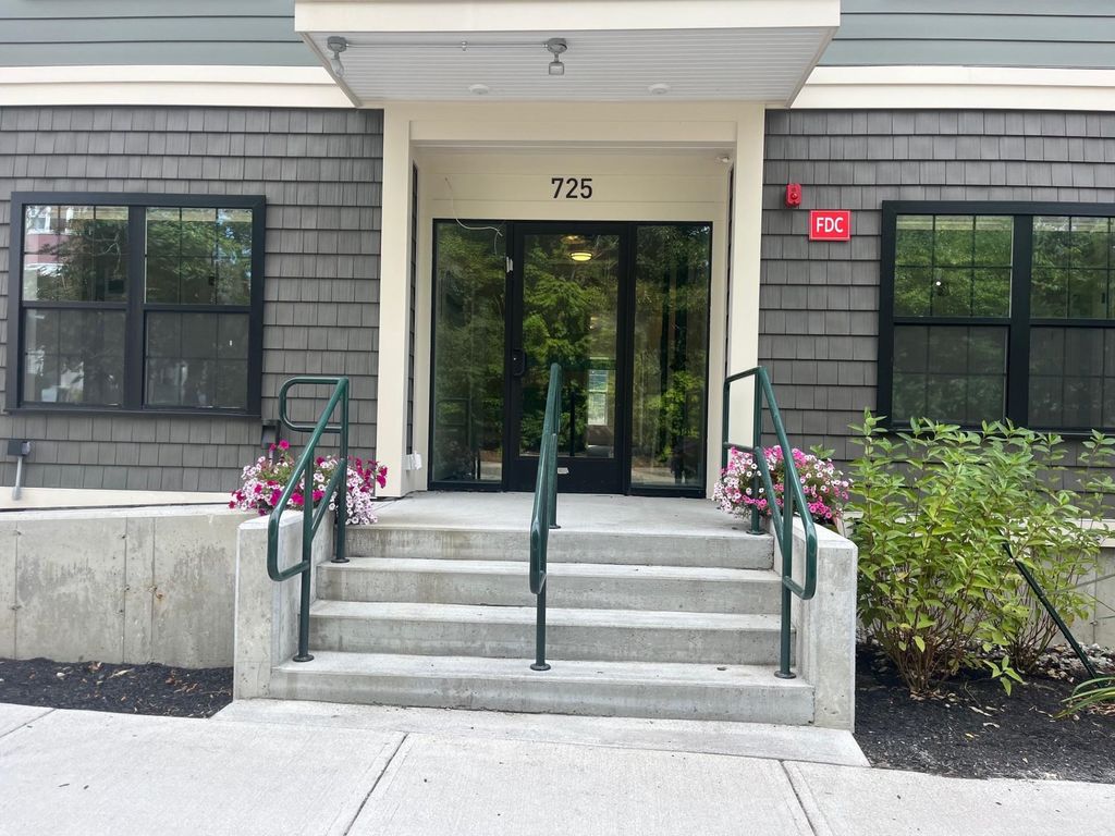 Photo of 725 Central Avenue #302, Dover, NH 03820 (MLS # 5056557)