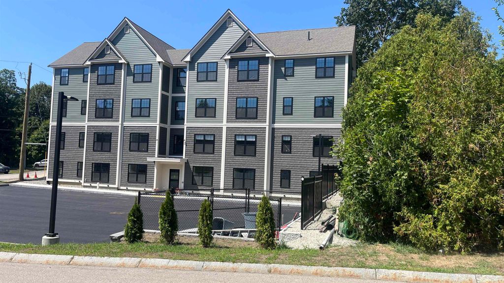 Photo of 725 Central Avenue #302, Dover, NH 03820 (MLS # 5056557)