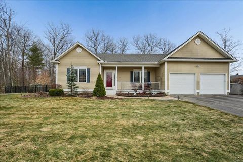 Photo of 71 Overlook Drive, Dunbarton, NH 03046 (MLS # 5079285)