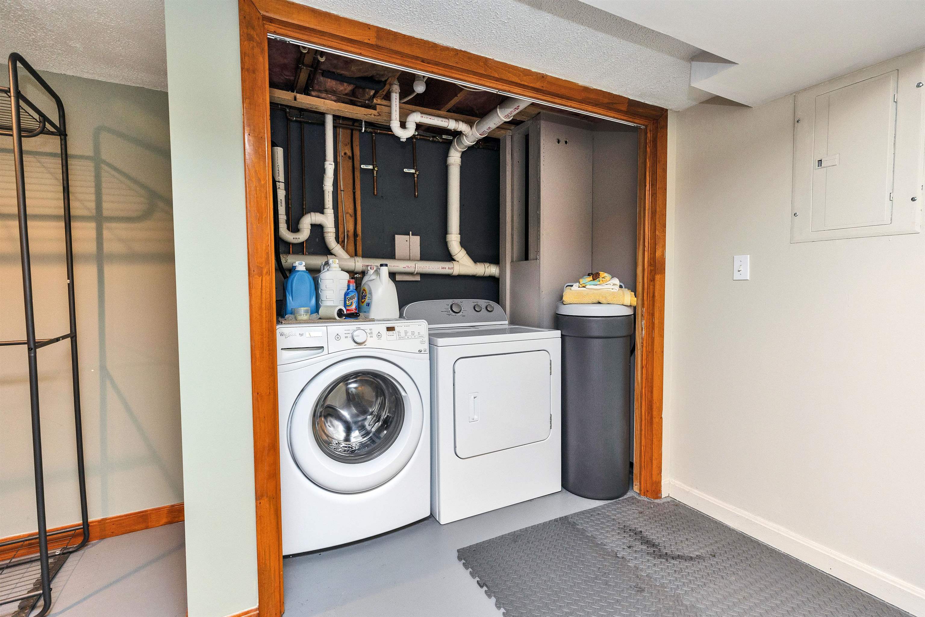 Stratham, New Hampshire 03885, United States, 1 Bedroom Bedrooms, ,1 BathroomBathrooms,Residential,Active,170091