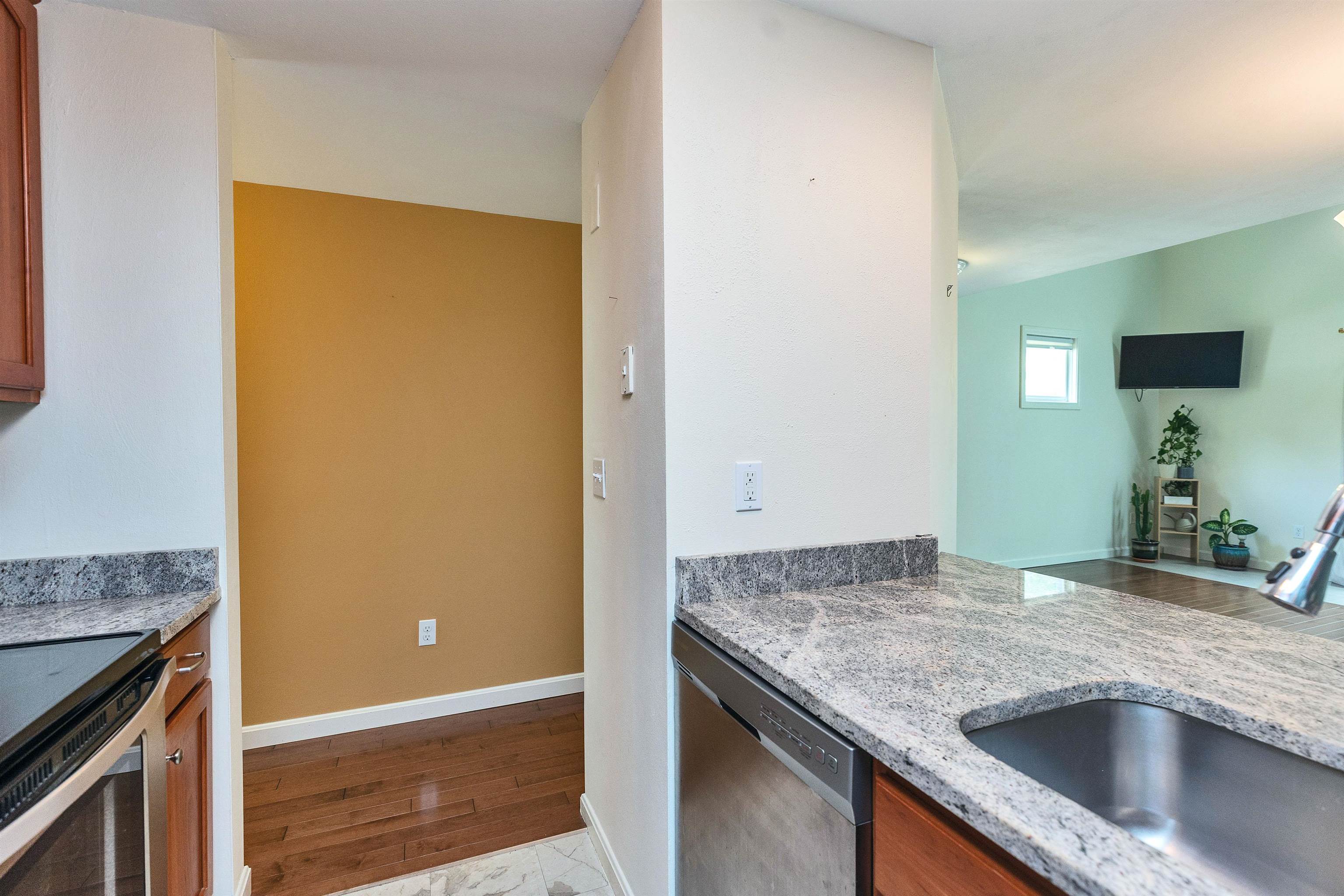 Stratham, New Hampshire 03885, United States, 1 Bedroom Bedrooms, ,1 BathroomBathrooms,Residential,Active,170091