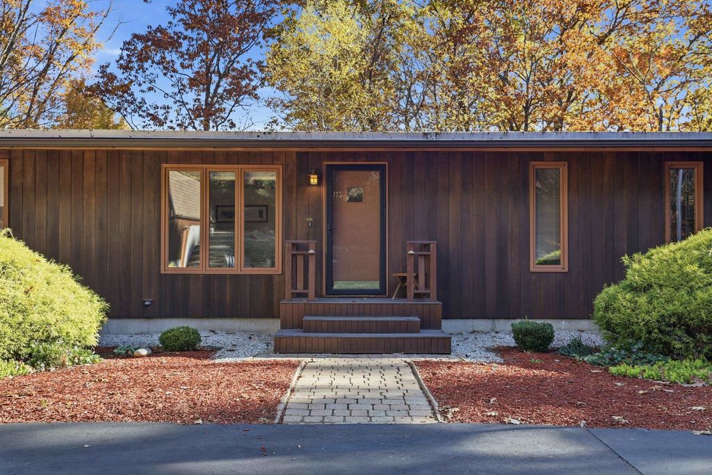 Photo of 155 Londonderry Turnpike, Hooksett, NH 03106 (MLS # 5067441)