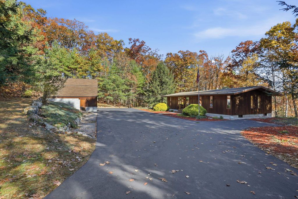 Photo of 155 Londonderry Turnpike, Hooksett, NH 03106 (MLS # 5067441)