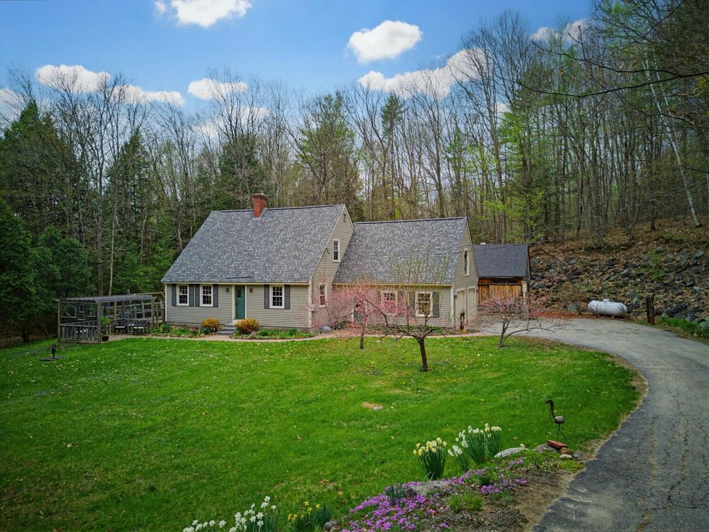 Photo of 22 Hillview Drive, Chichester, NH 03258 (MLS # 5088148)