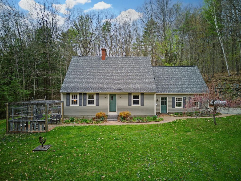 Photo of 22 Hillview Drive, Chichester, NH 03258 (MLS # 5088148)