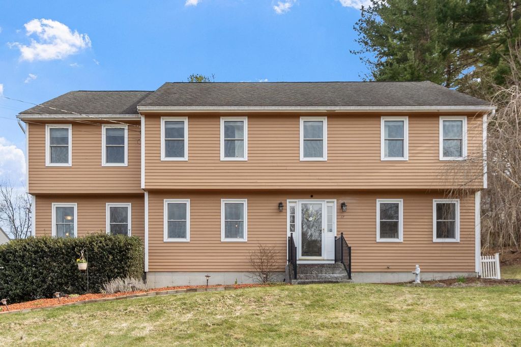 Photo of 17 Bicentennial Drive, Nashua, NH 03062 (MLS # 5083712)