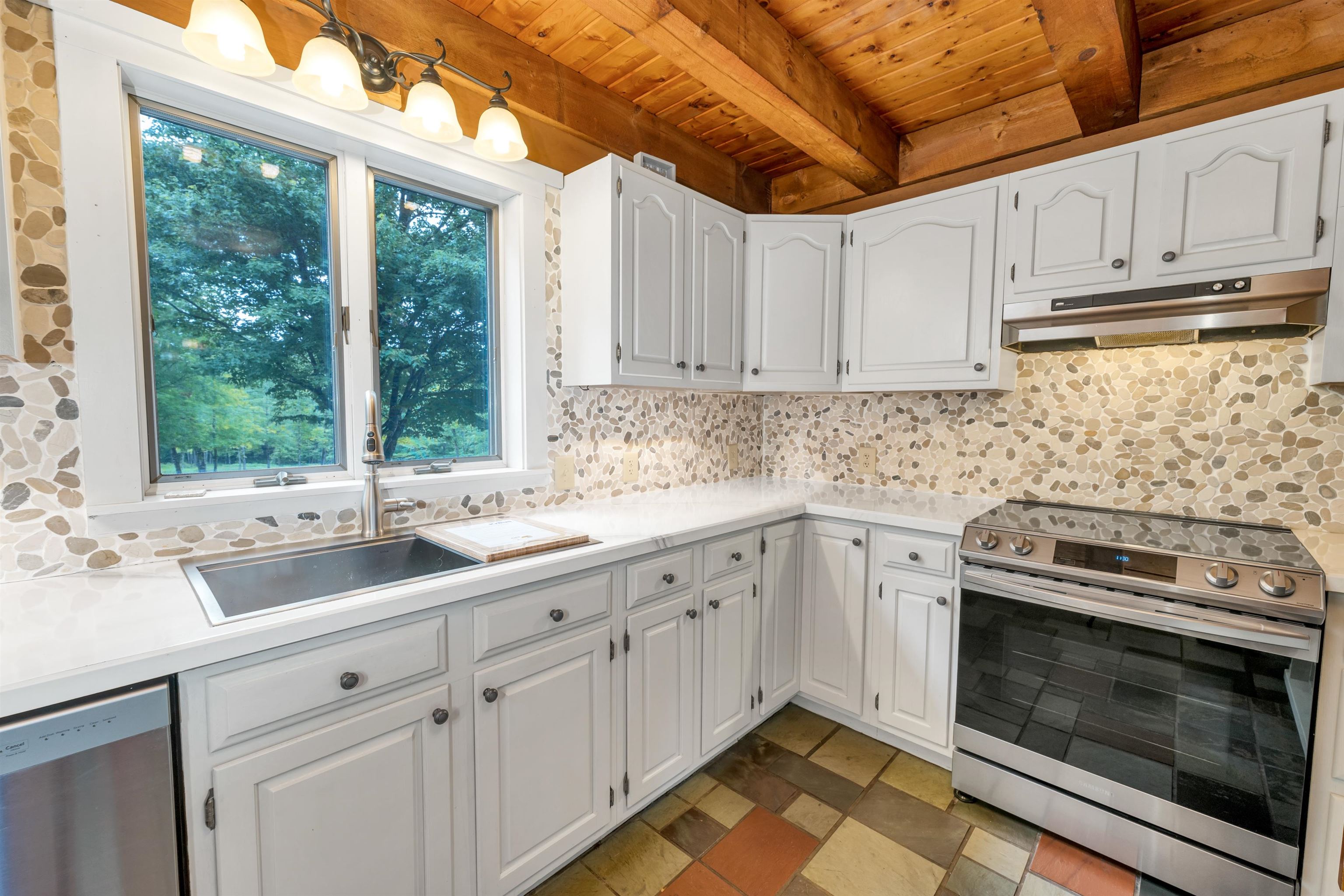 Hopkinton, New Hampshire 03229, United States, 3 Bedrooms Bedrooms, ,2 BathroomsBathrooms,Residential,Active,162195