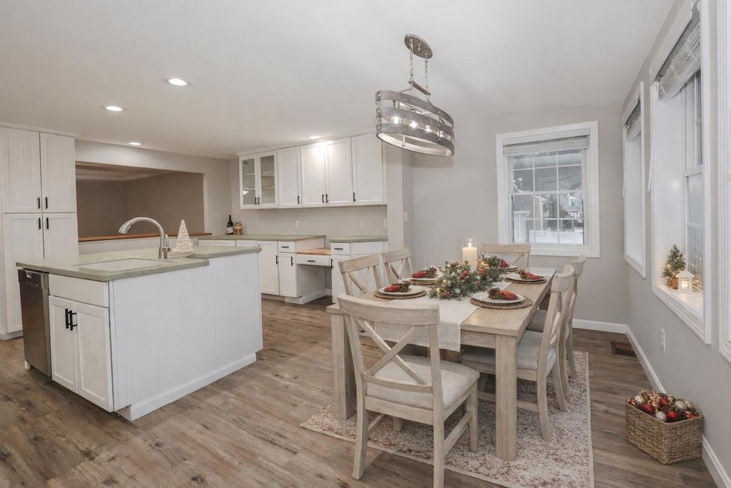 Photo of 92 Roseanne Lane, Manchester, NH 03103 (MLS # 5072443)