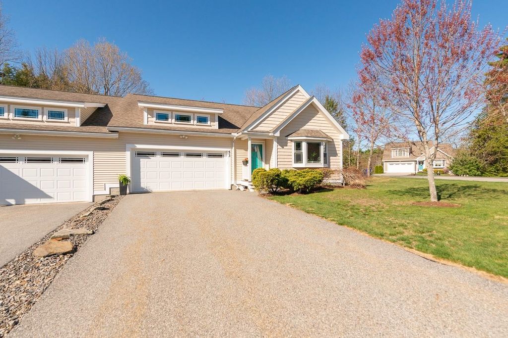 Photo of 53 Veterans Way #15, Hampstead, NH 03841 (MLS # 5085973)