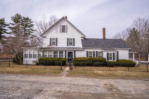 Photo of 308 Main Street, Fremont, NH 03044 (MLS # 5080427)
