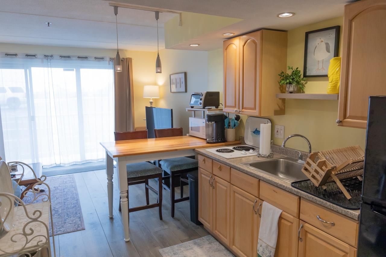 933 Ocean Boulevard 107