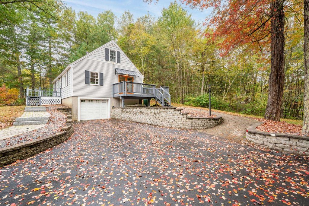 Photo of 95 Mammoth Road, Londonderry, NH 03053 (MLS # 5065594)