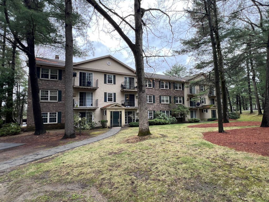 Photo of 5 Autumn Leaf Drive #16, Nashua, NH 03060 (MLS # 5085234)