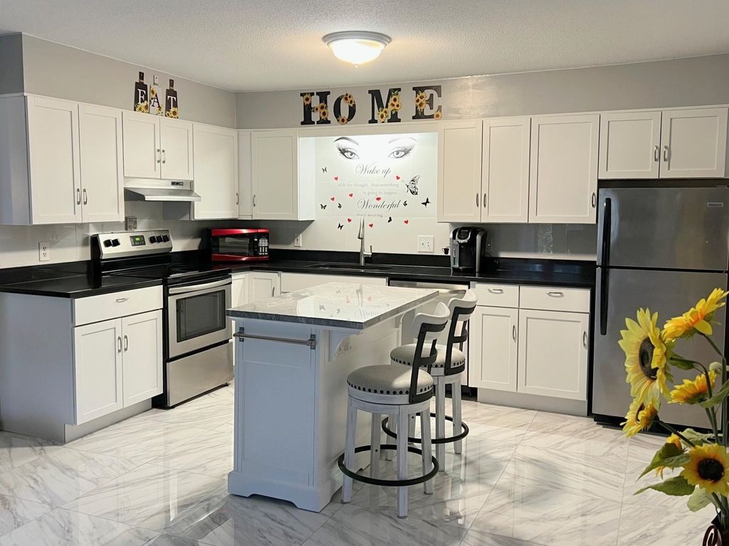 Photo of 5 Autumn Leaf Drive #16, Nashua, NH 03060 (MLS # 5085234)