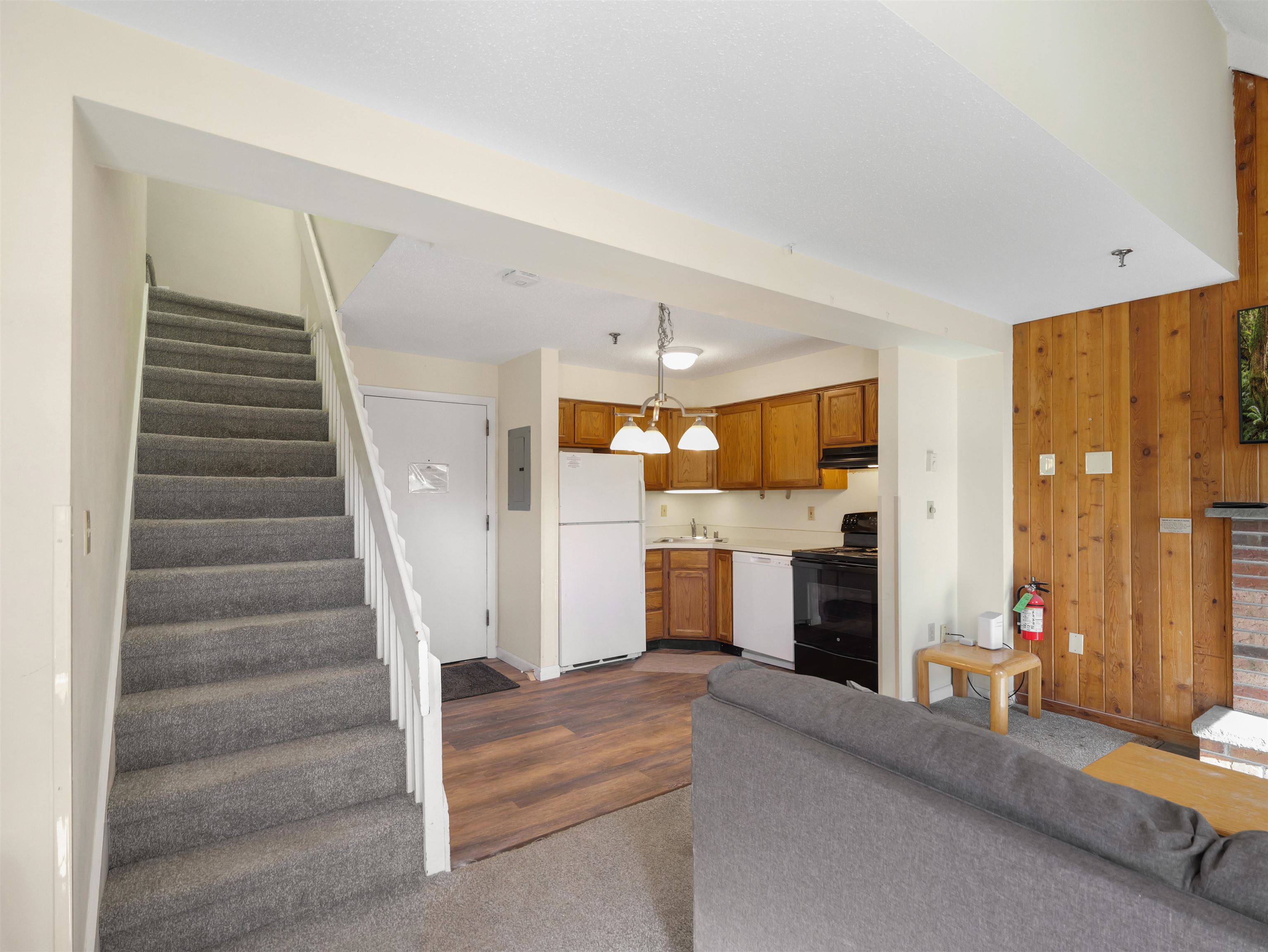 133 East Mountain Road 3F8