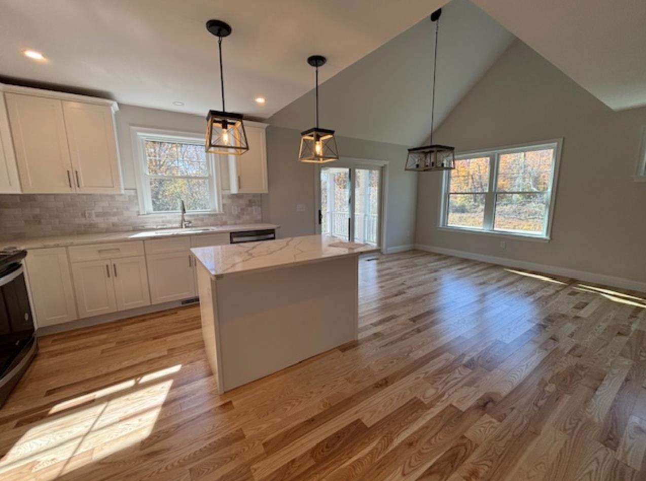 11 Edgewater Drive 23
