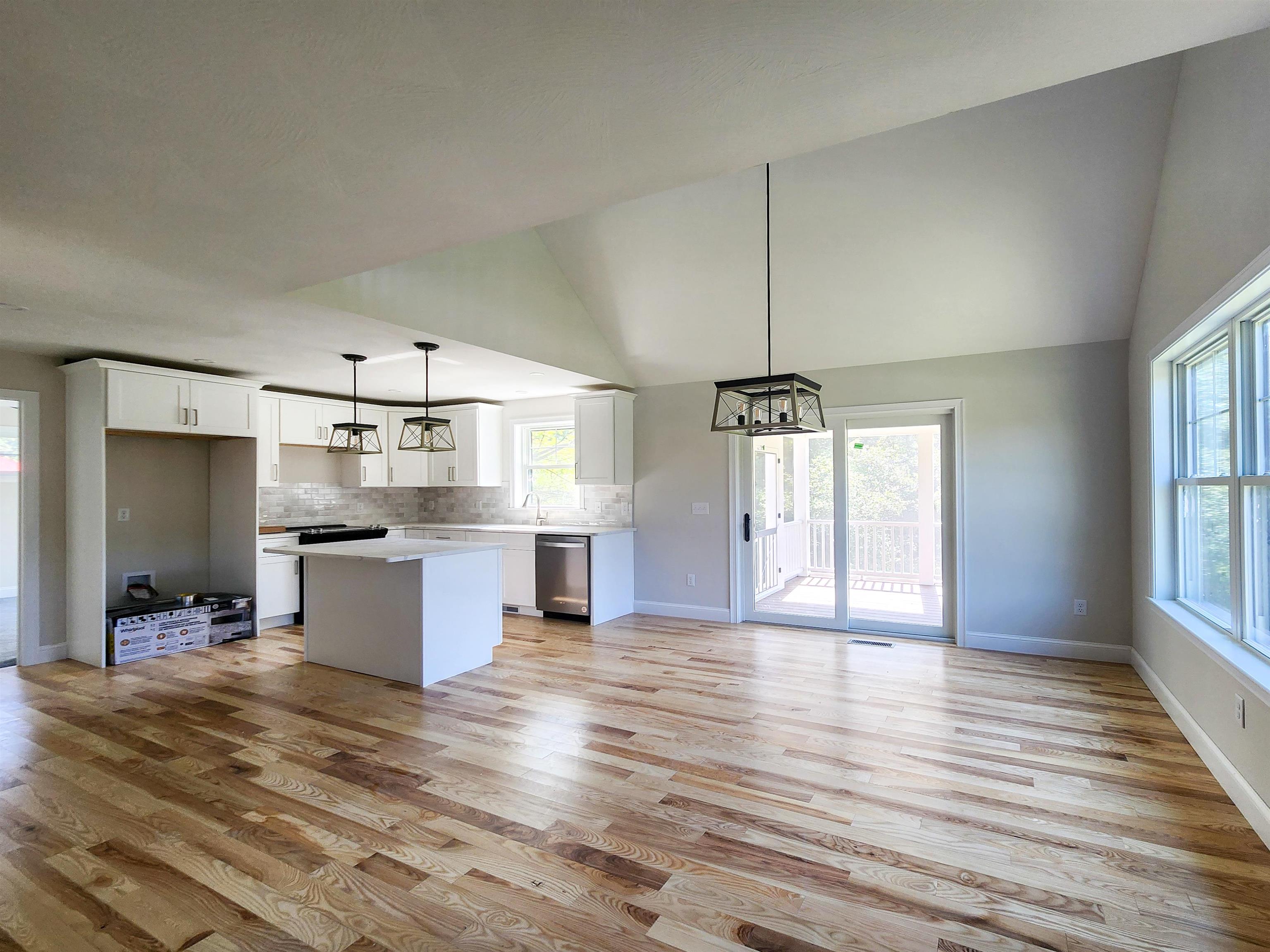 11 Edgewater Drive 23