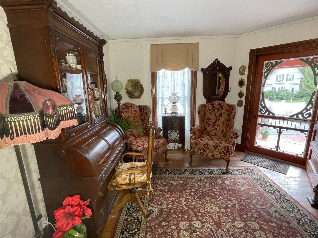 8 Pleasant Street
